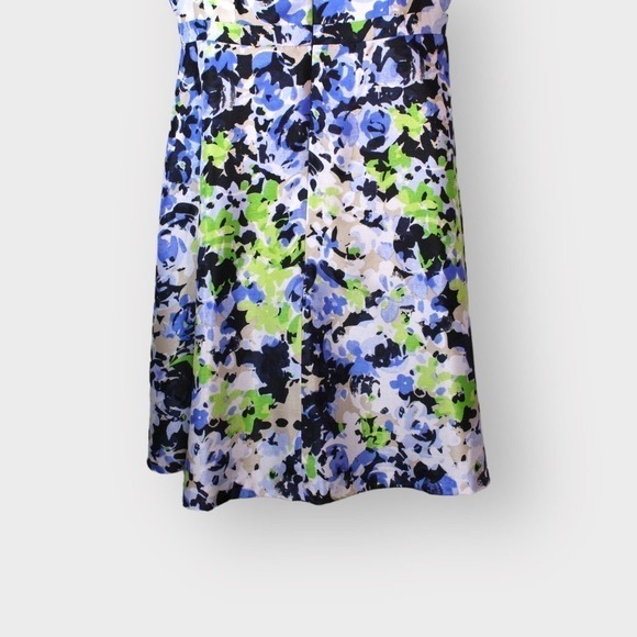Floral V-neck Dress by Evan Picone White, Periwinkle, Blue, and Green Size 8 - Picture 10 of 15